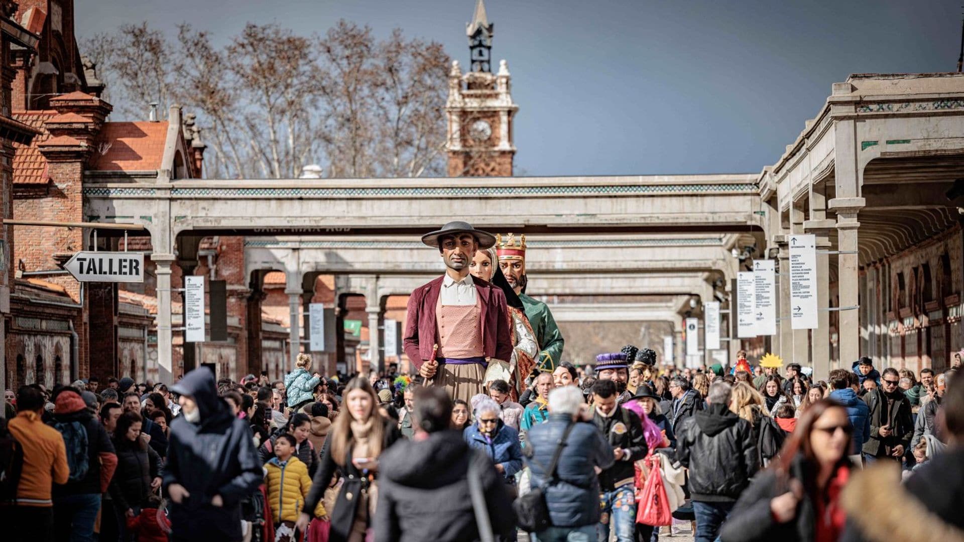 Gigantes y cabezudos en Madrid por Carnaval