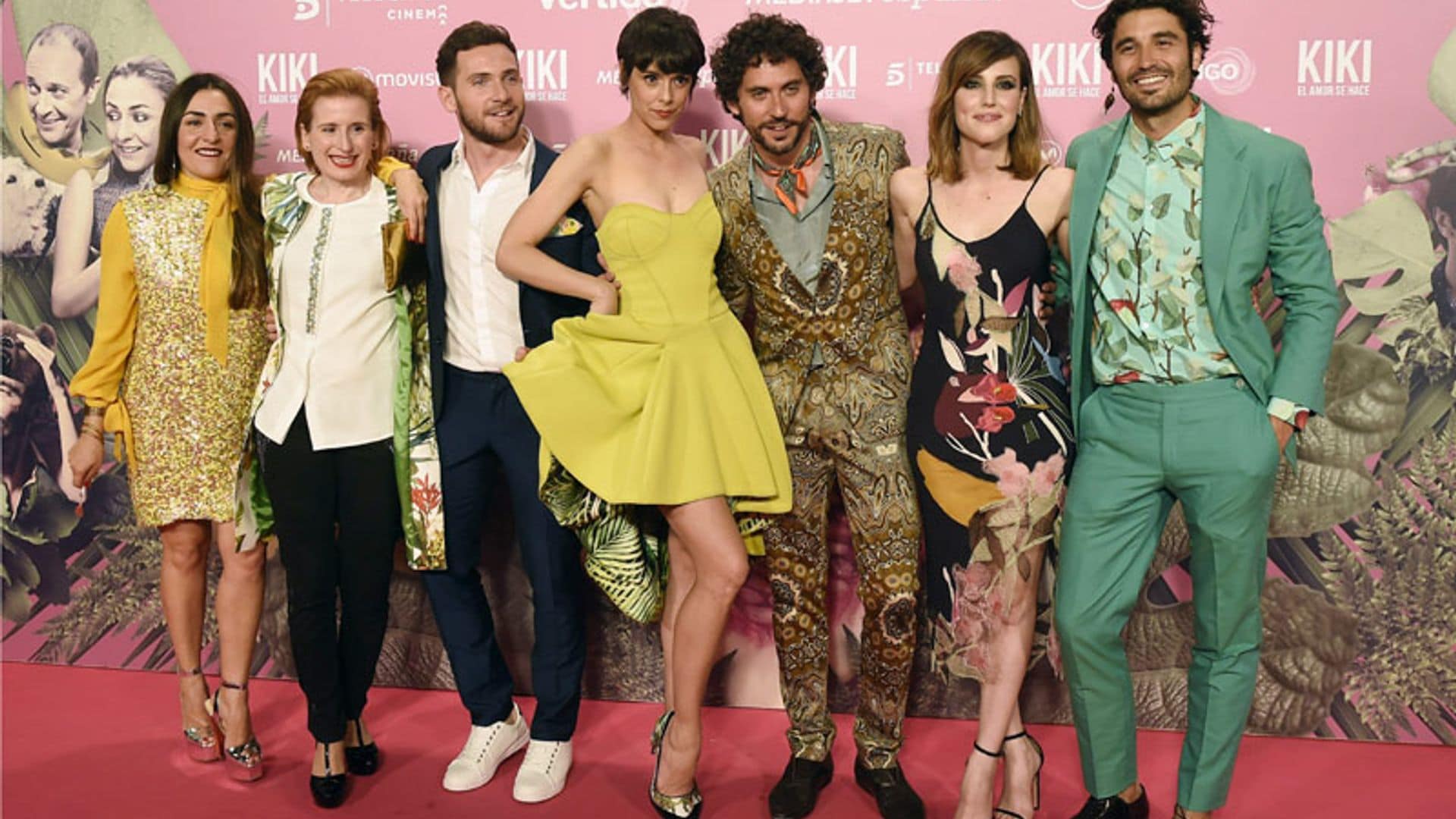 'Looks' imposibles, dos actrices con un mismo vestido... la extravagante fiesta de Paco León