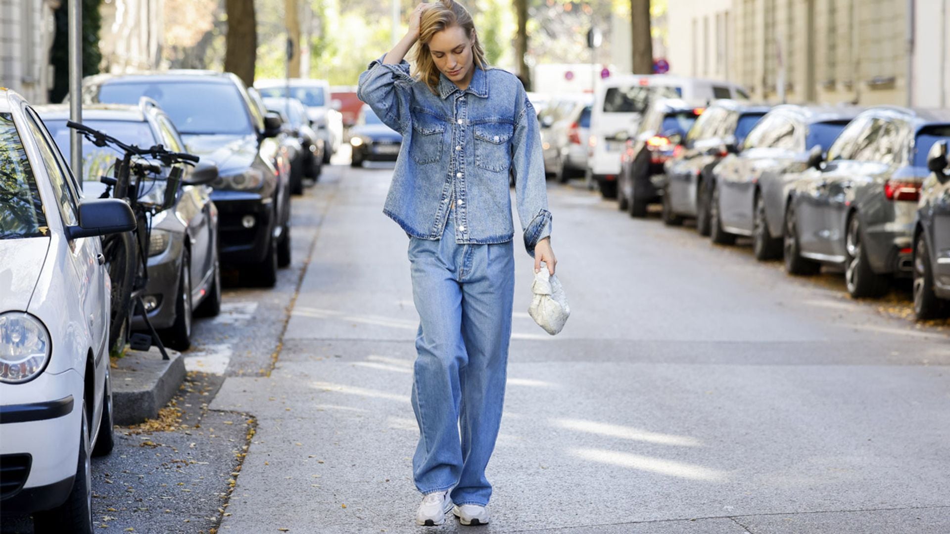 Guía FASHION para combinar los 'dad jeans' con los zapatos y zapatillas más cómodos del invierno