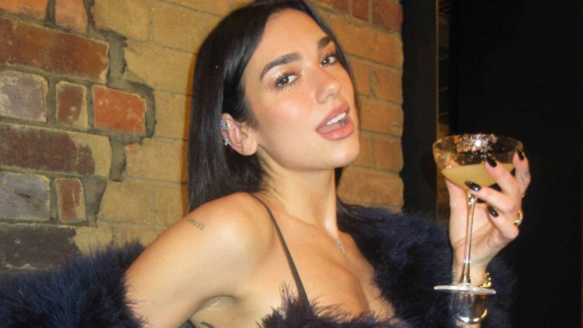 De las 'piano nails' a la francesa en amarillo: todas las veces que Dua Lipa nos ha inspirado a cambiar de manicura