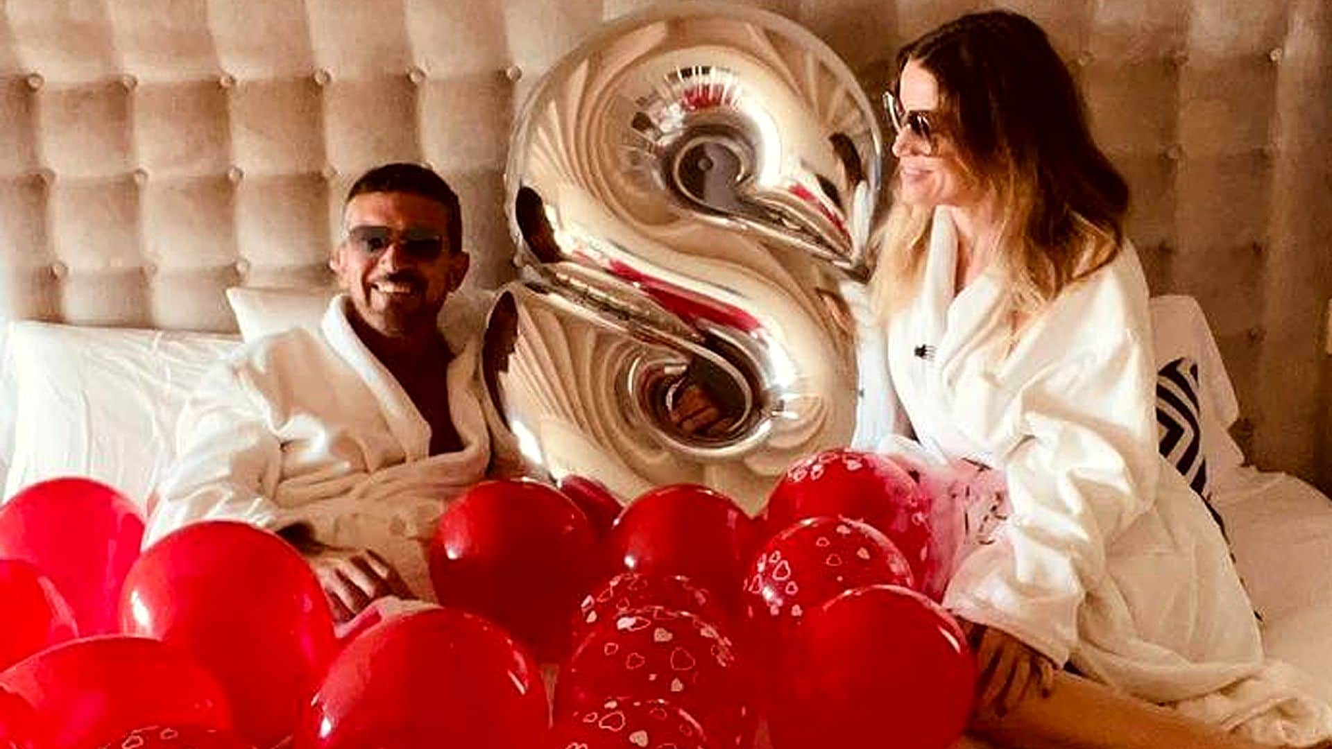 '¡Ocho años juntos y disfrutando cada segundo!' Antonio Banderas y Nicole Kimpel sorprenden con un romántico posado