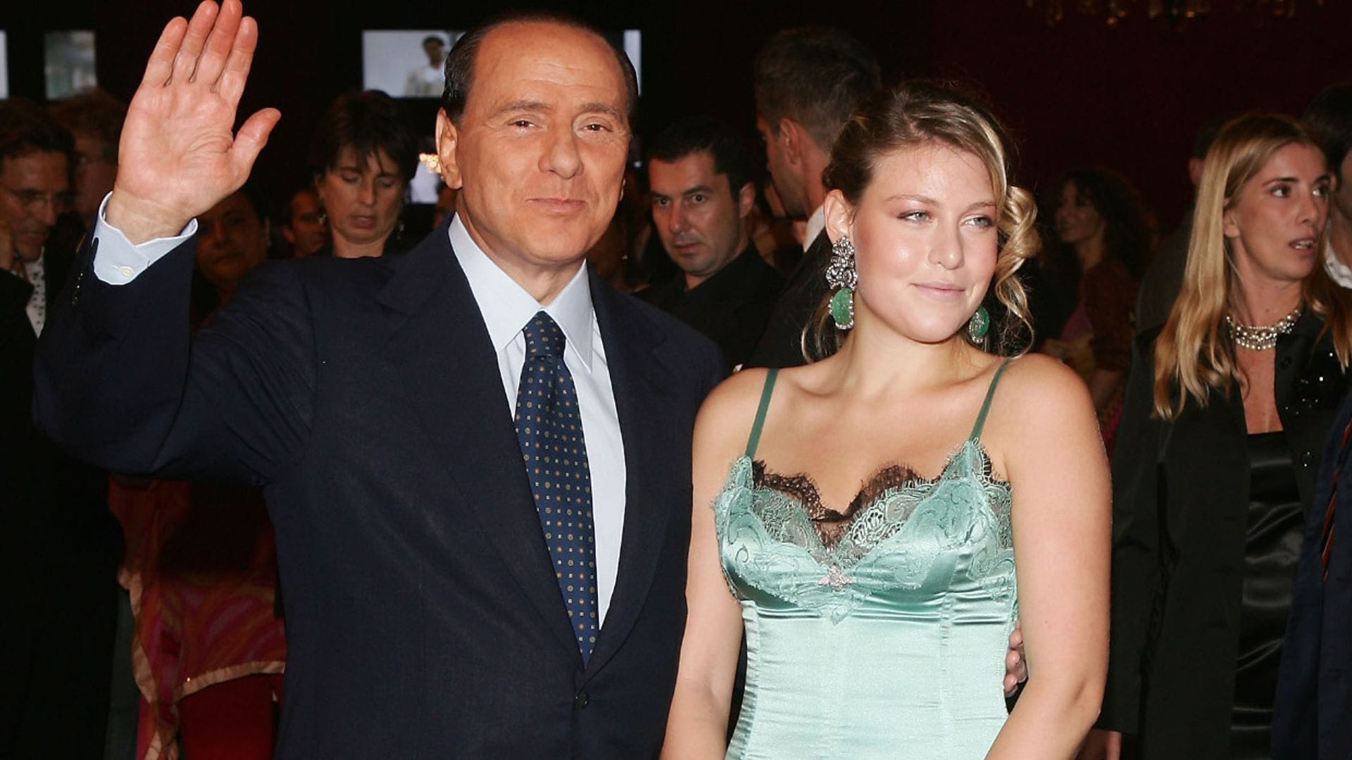 Conoce a los cinco hijos de Berlusconi, sus 16 nietos y su bisnieta, herederos de una fortuna casi 7.000 millones de euros