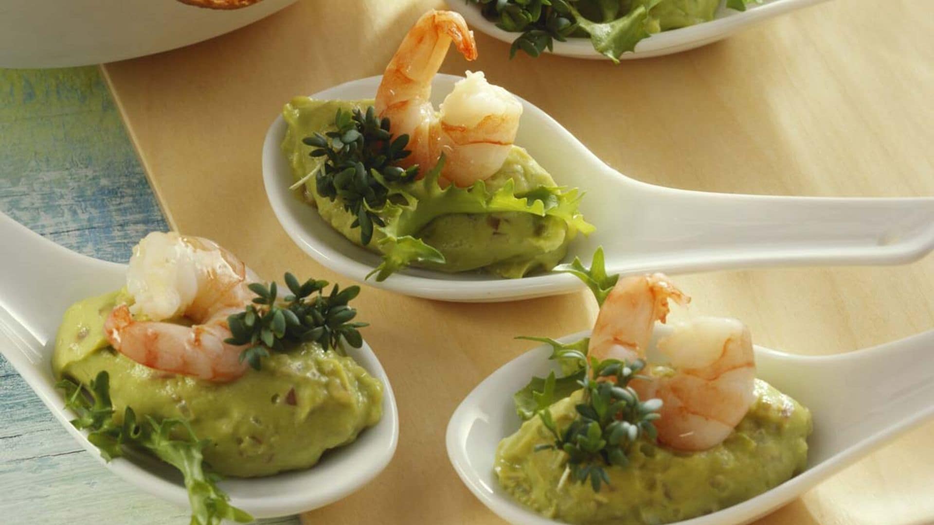 Aperitivo de guacamole con gambas