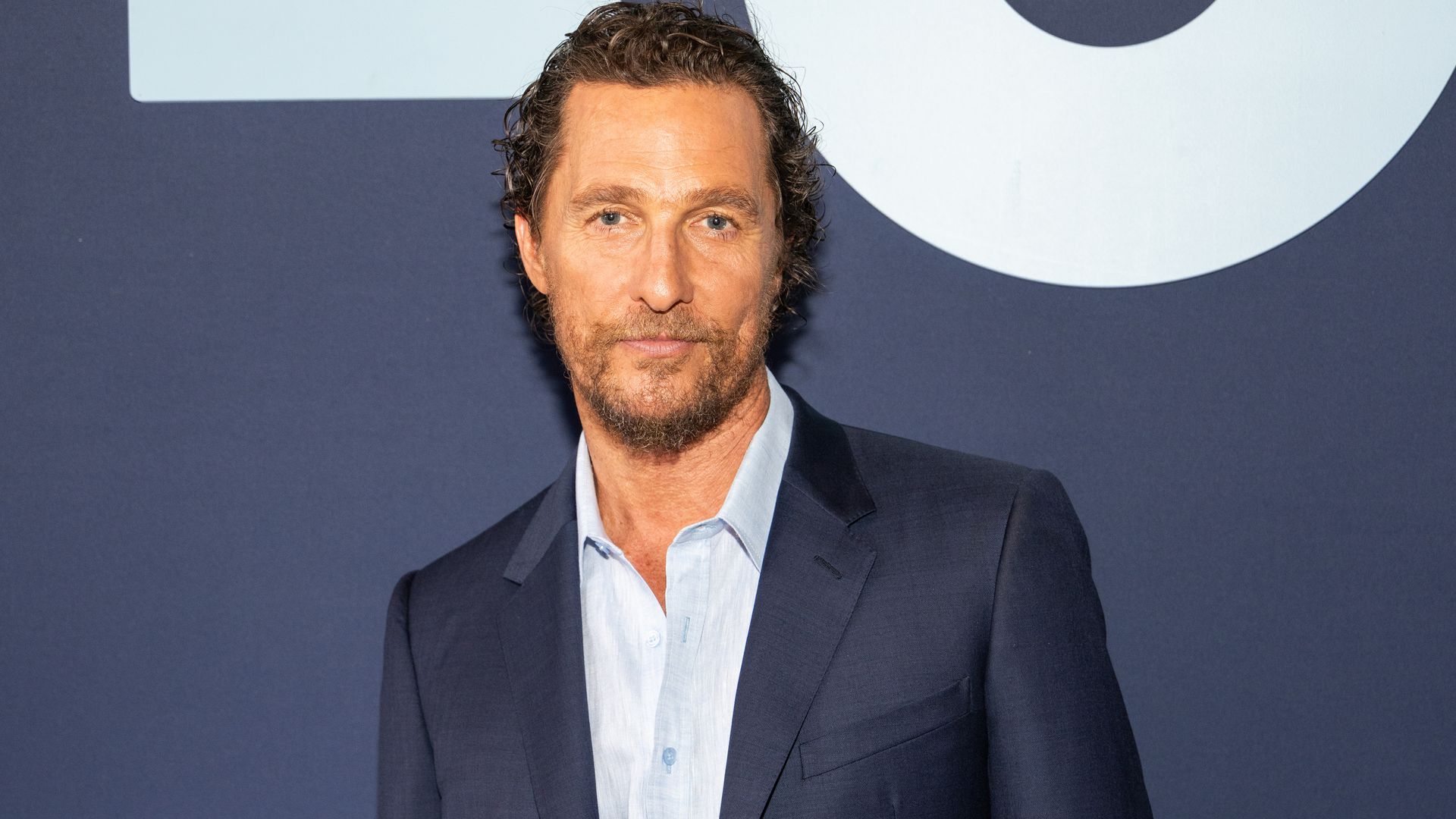 Matthew McConaughey comparte su original receta de ensalada de atún