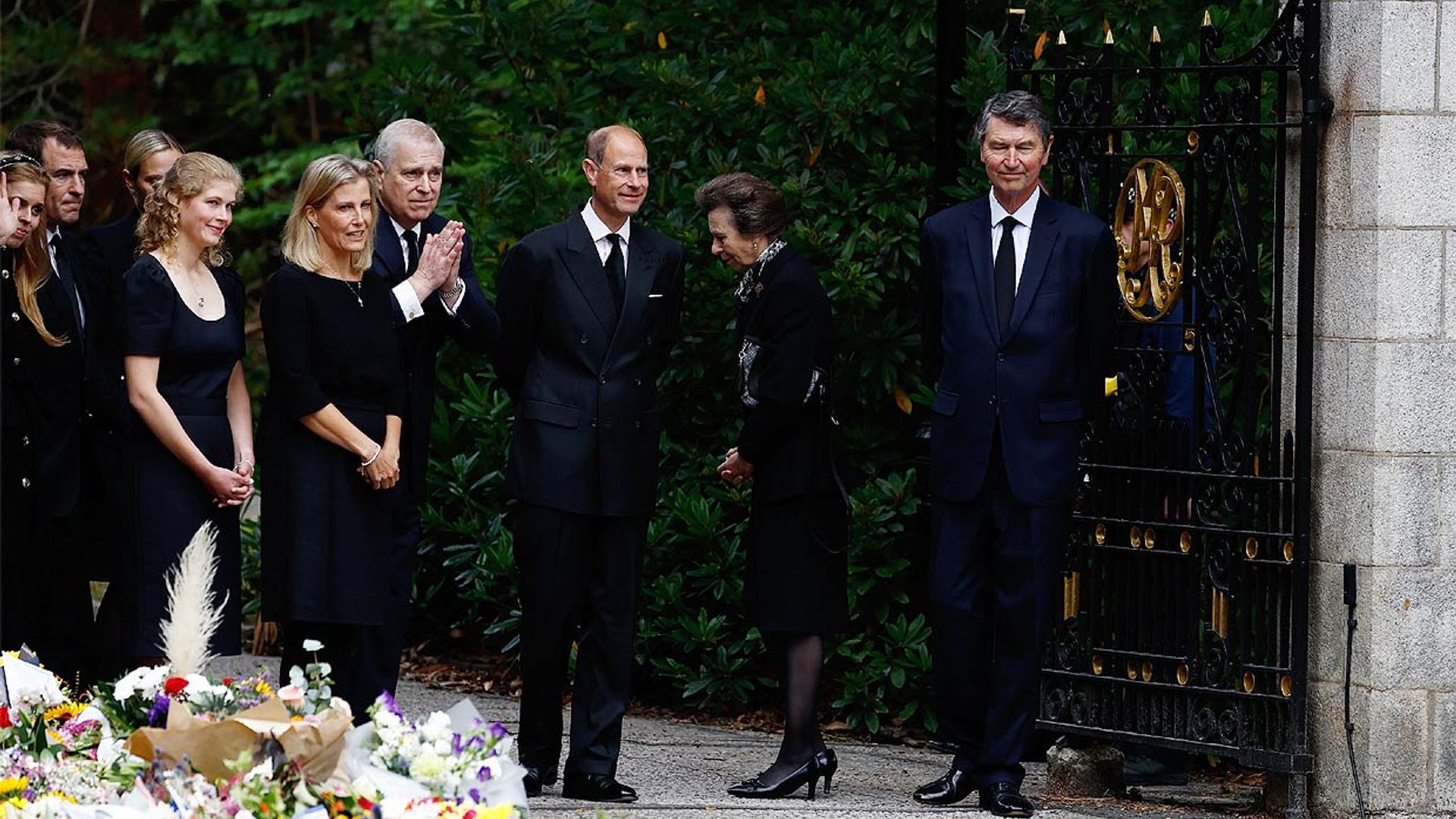 Los hijos y nietos de Isabel II que siguen en Balmoral agradecen, muy emocionados y entre lágrimas, el cariño recibido