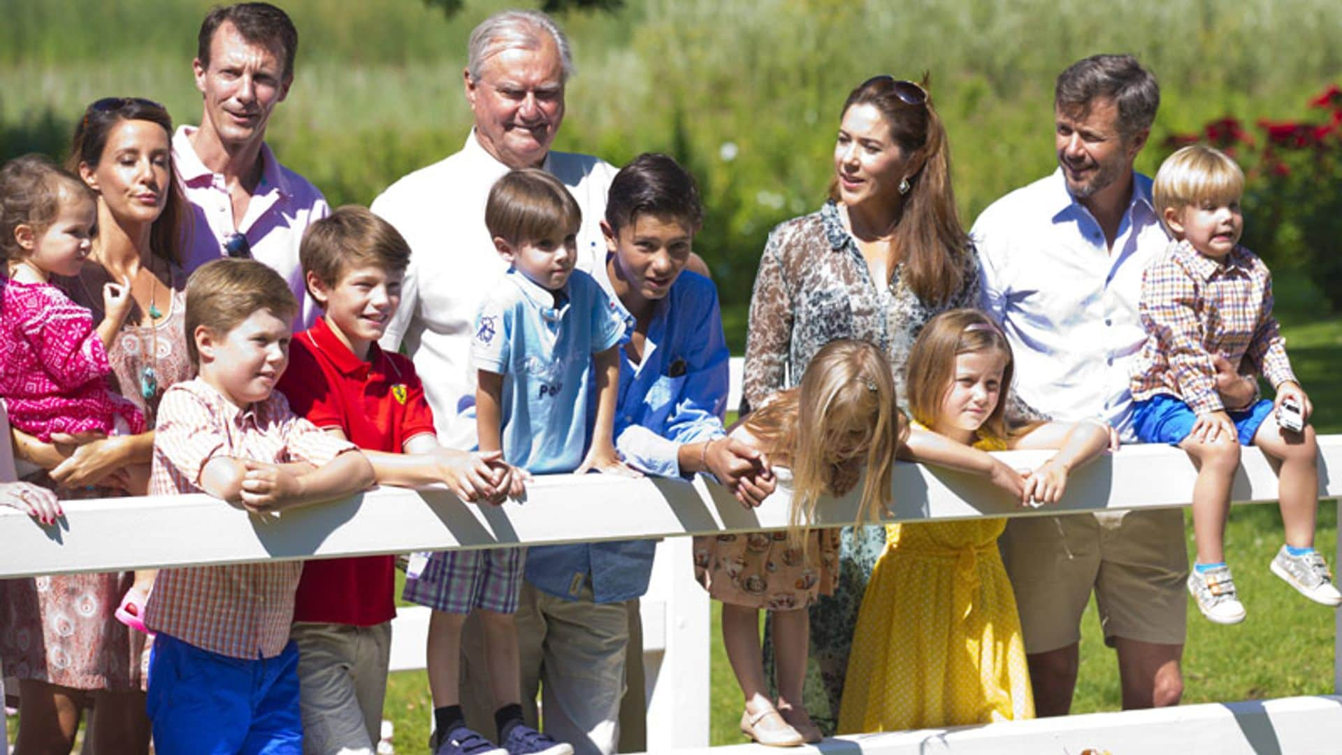 Salen a la luz imágenes inéditas grabadas por el príncipe Henrik a sus hijos en los años 70