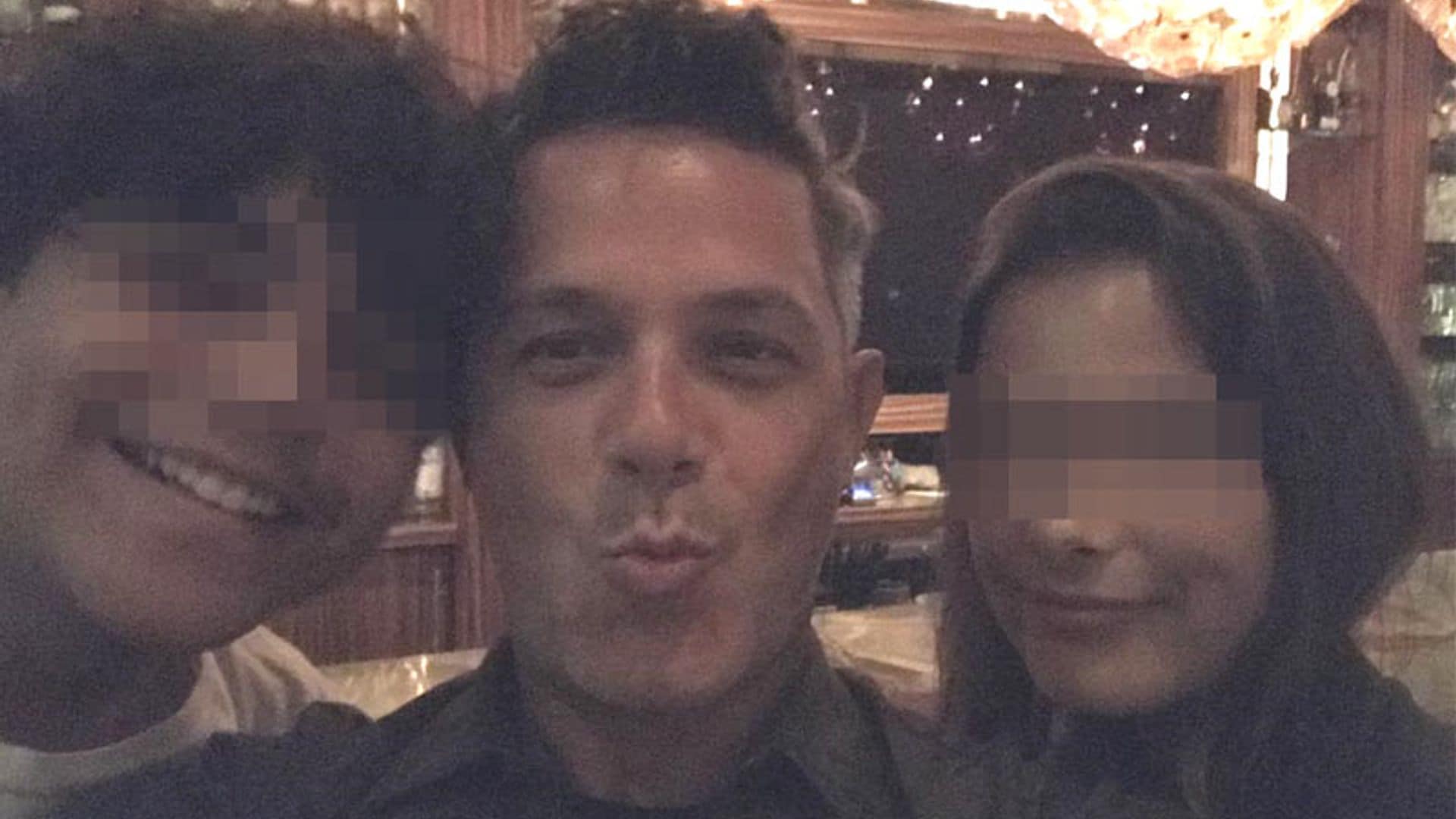 La cena que ha dejado al descubierto a los 'dobles' de Alejandro Sanz