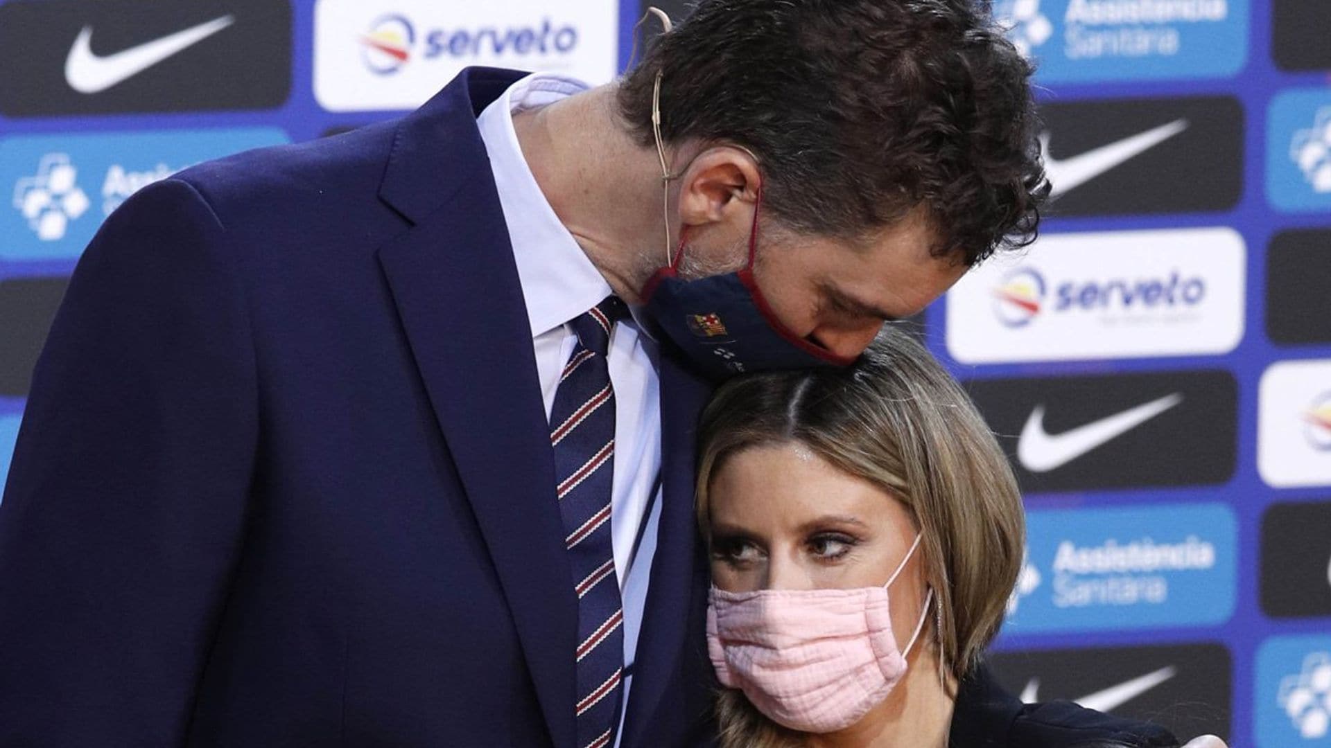 Pau Gasol vuelve a Barcelona rodeado de las mujeres de su vida