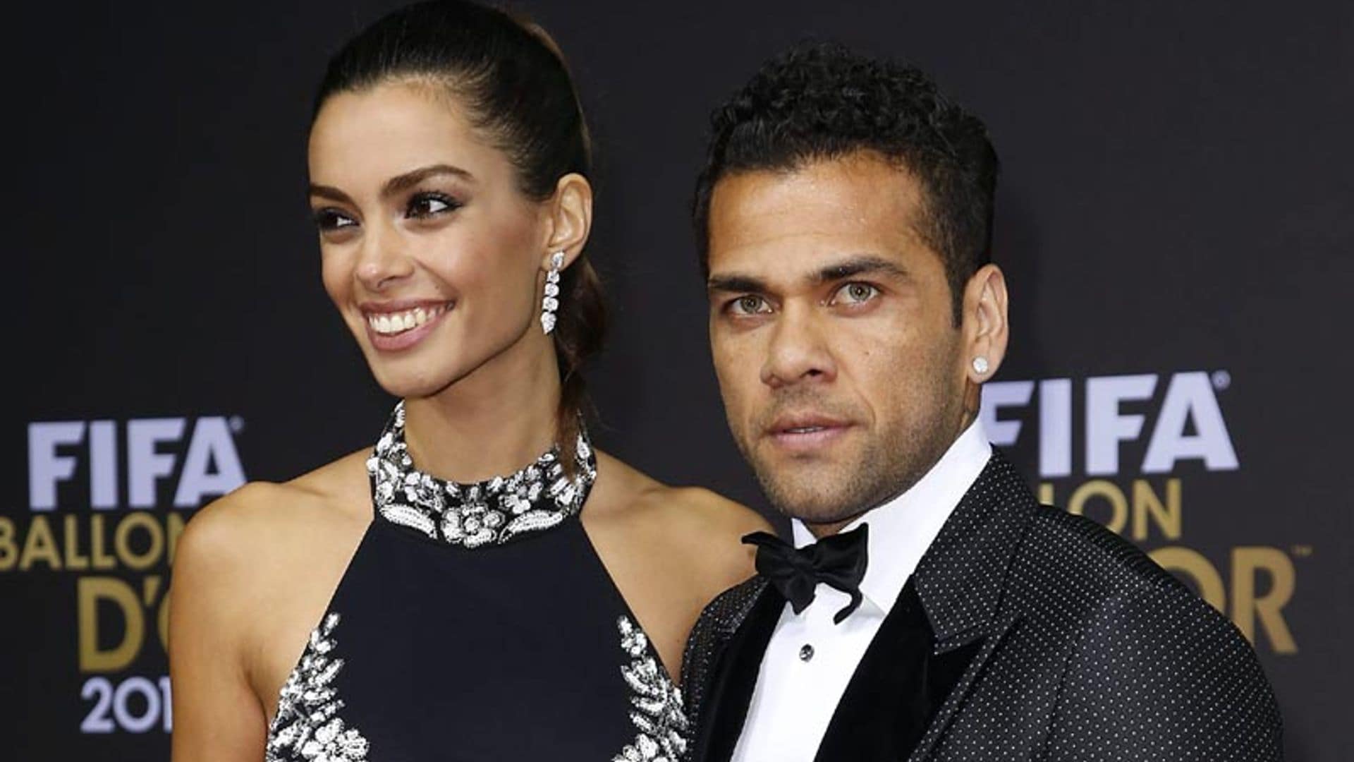 En ¡HOLA!, Dani Alves y Joana Sanz se han casado en secreto en París