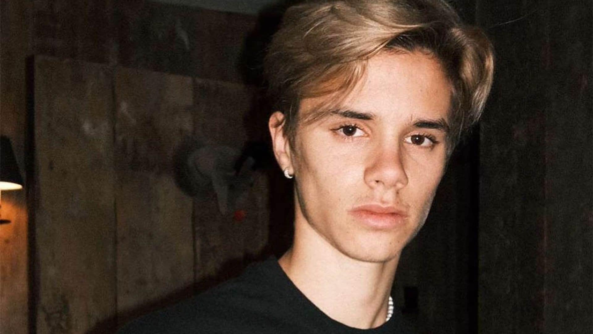 ¡Hemos picado! Romeo Beckham finge ser cantante para gastarle una broma a sus fans