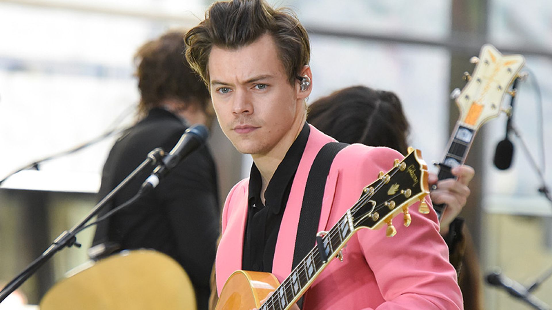 Harry Styles, devastado tras el fallecimiento de su padrastro