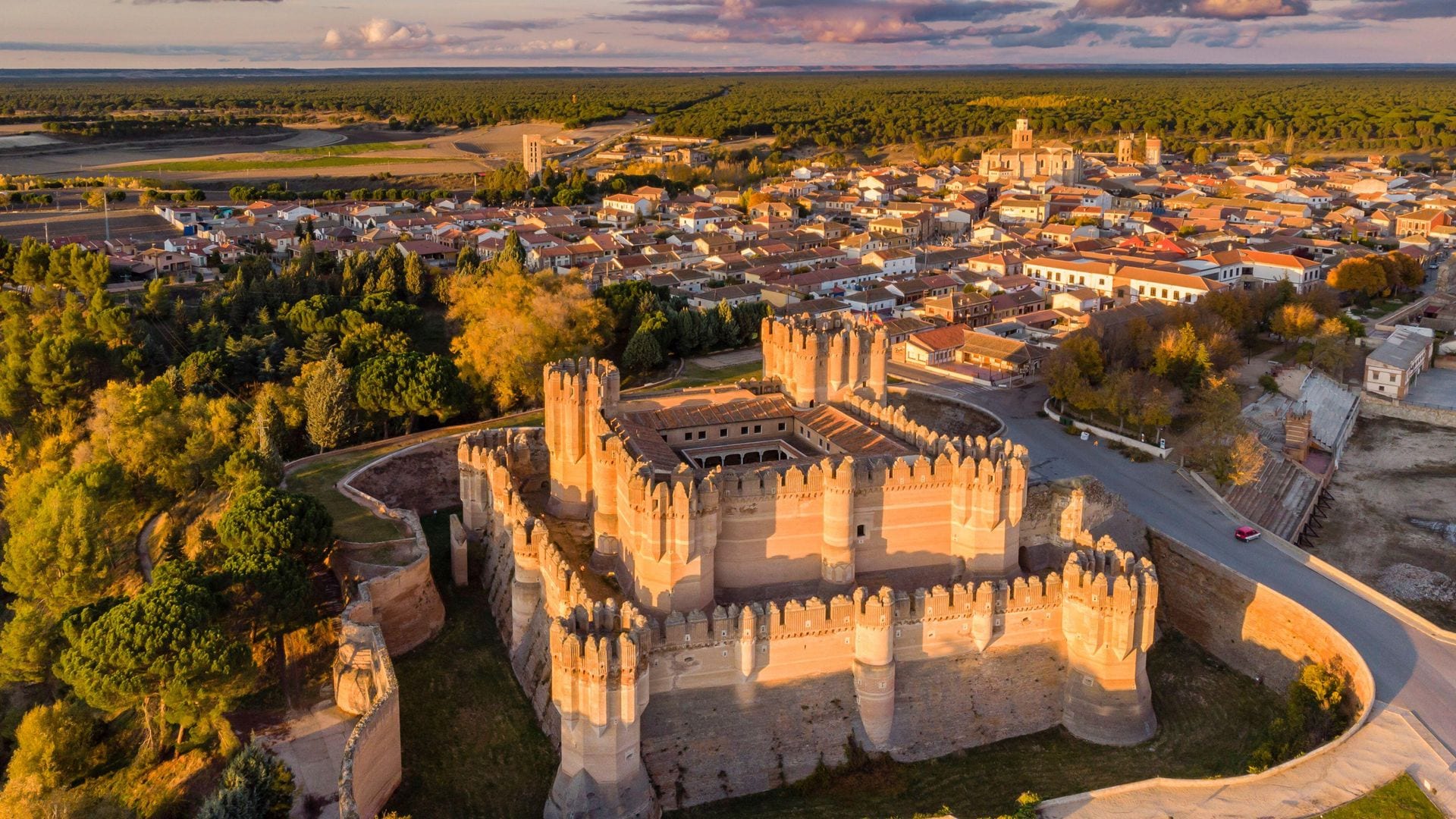 Castillos, mudéjar, villas romanas y un exclusivo oasis de bienestar en Tierra de Pinares