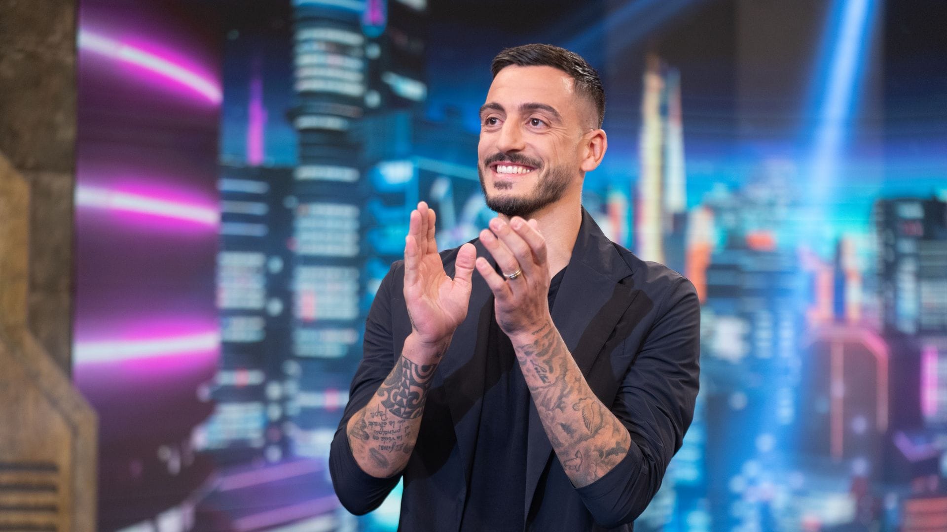 Joselu cuenta en 'El Hormiguero' lo duro que fue dejar el Real Madrid y cómo lo vivió su mujer, Melanie Cañizares: 'Lloramos mucho'