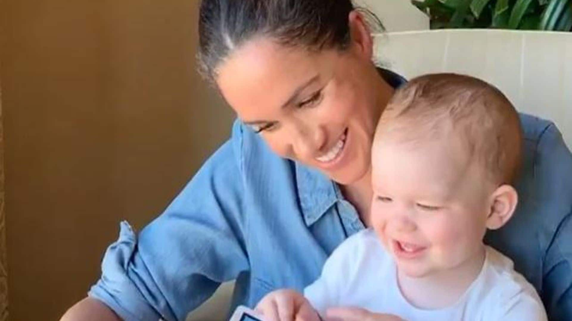 Archie, el hijo de Meghan Markle y el Príncipe Harry dice ‘Dada’ en un adorable video