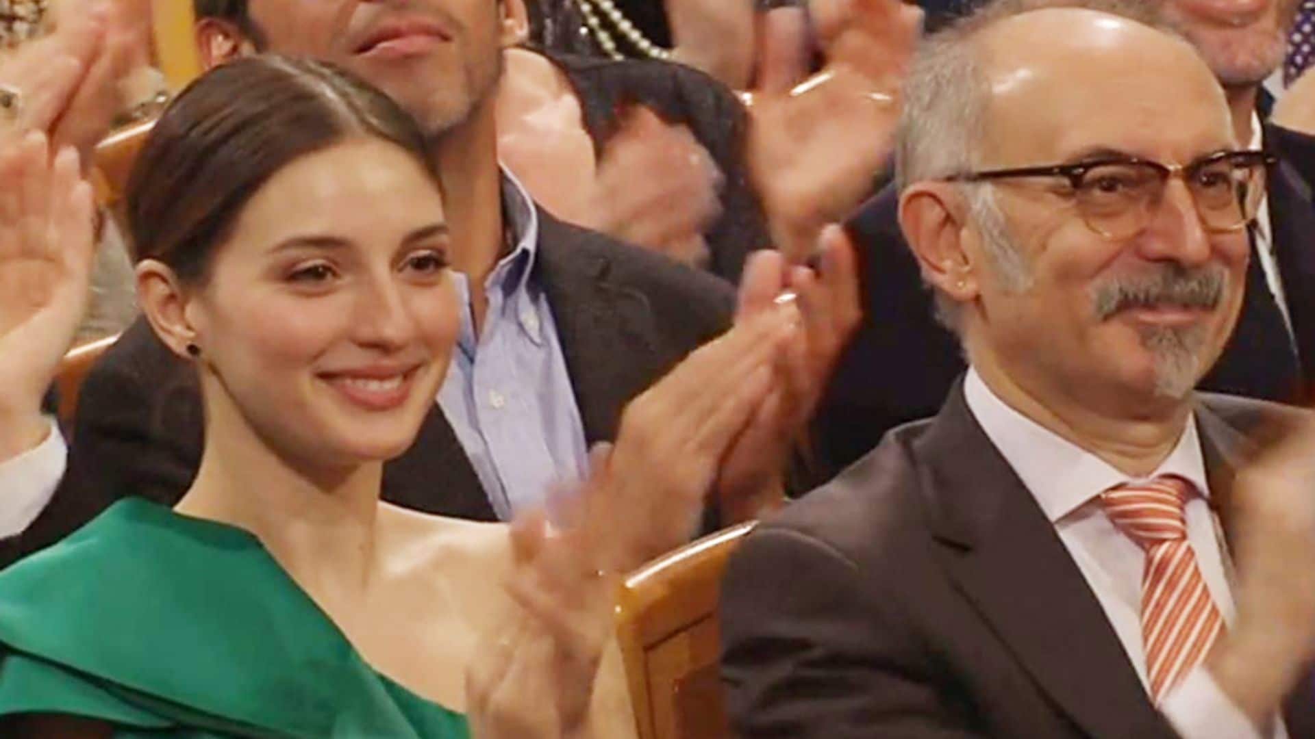 Gustavo Dudamel dirige el Concierto de Año Nuevo en Viena bajo la atenta mirada de su novia, María Valverde