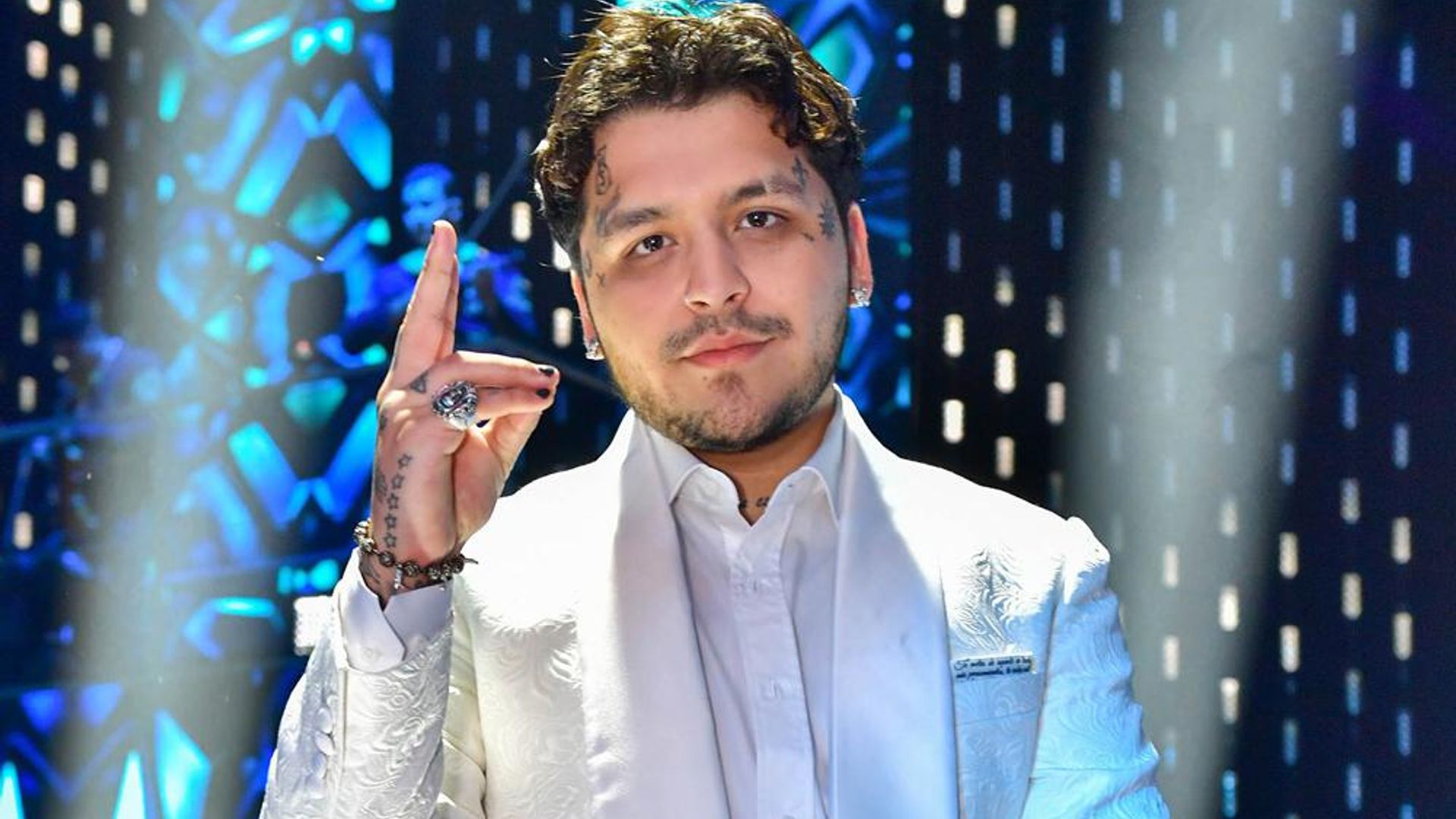 Christian Nodal cubre el último tatuaje que se hizo por Belinda