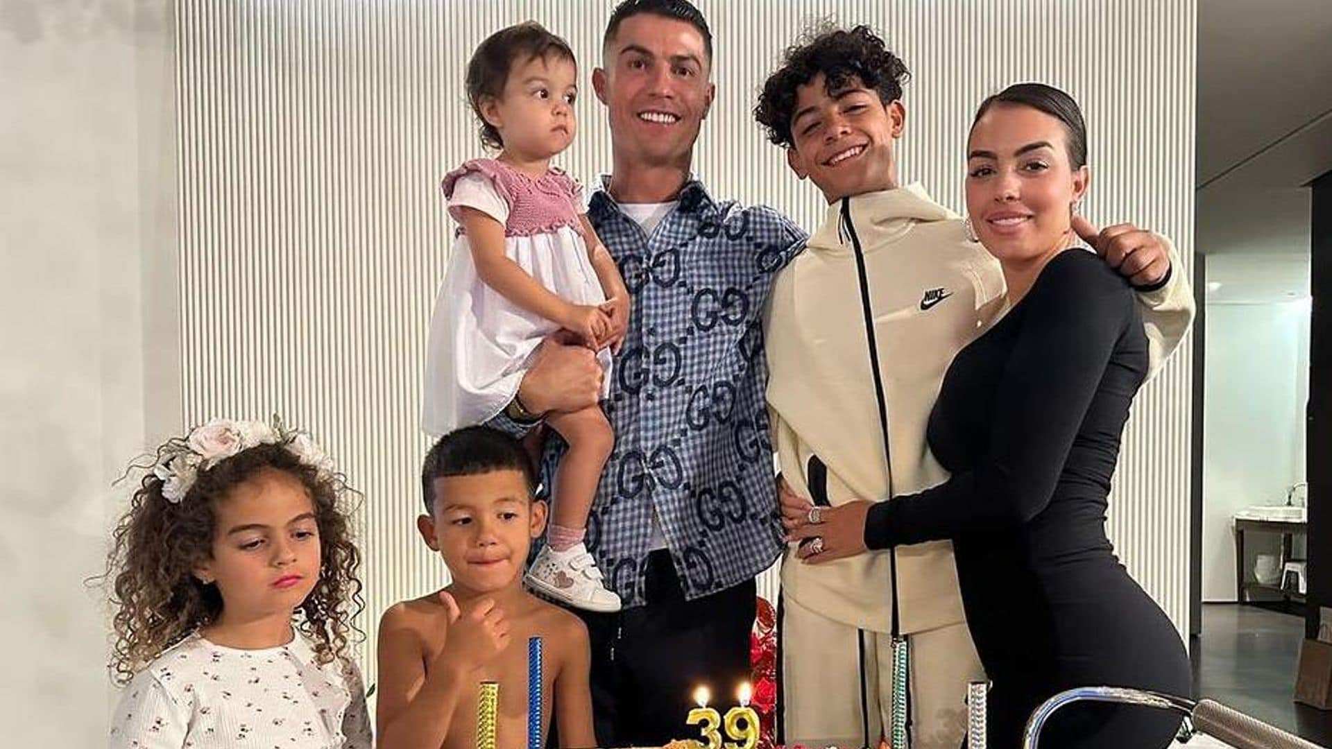 cristiano ronaldo celebra su cumplea os 39 junto a sus hijos y georgina rodr guez