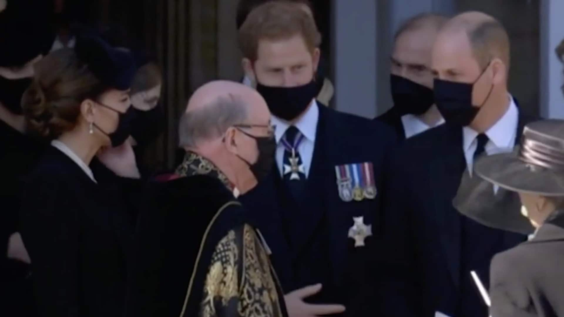 pr ncipe harry pr ncipe william y kate middleton en el funeral del pr ncipe felipe