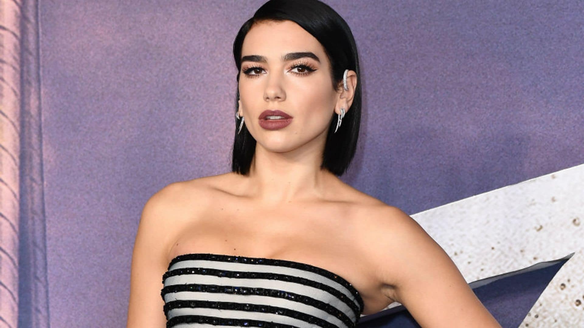 La noche en que Dua Lipa triunfó con lencería de hace 200 años