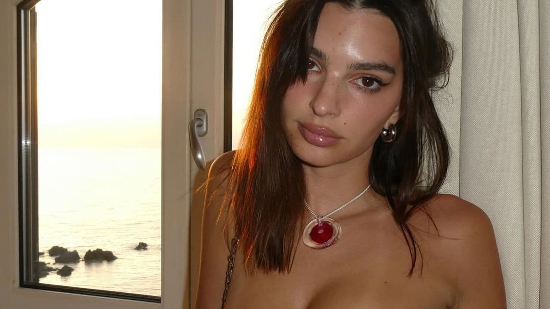 3 trucos para trazar el 'eyeliner' perfecto de Emily Ratajkowski