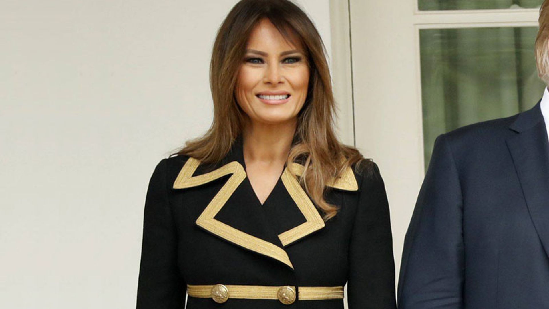 El abrigo marinero con sello italiano de Melania Trump: su último éxito de ventas