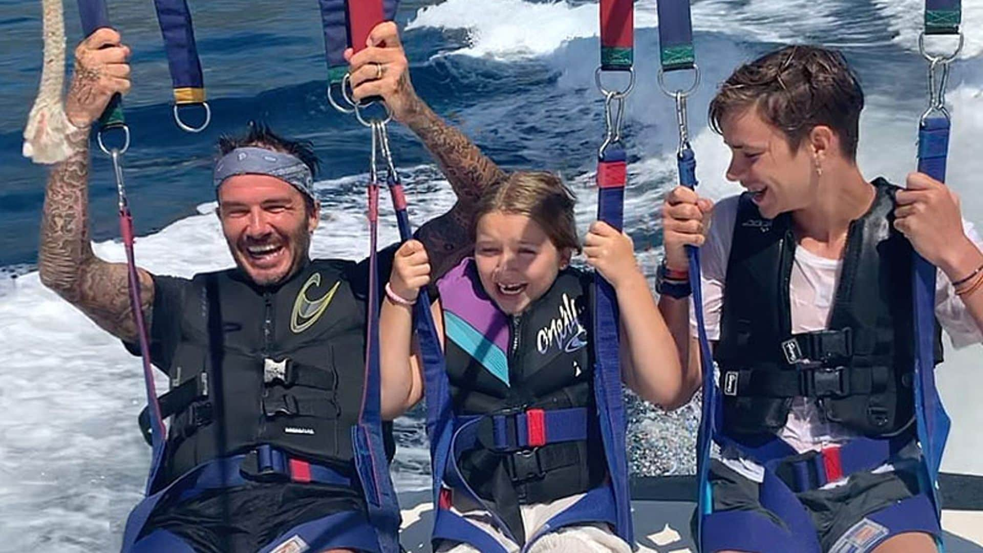 La divertida reacción de Harper Beckham haciendo 'parasailing'