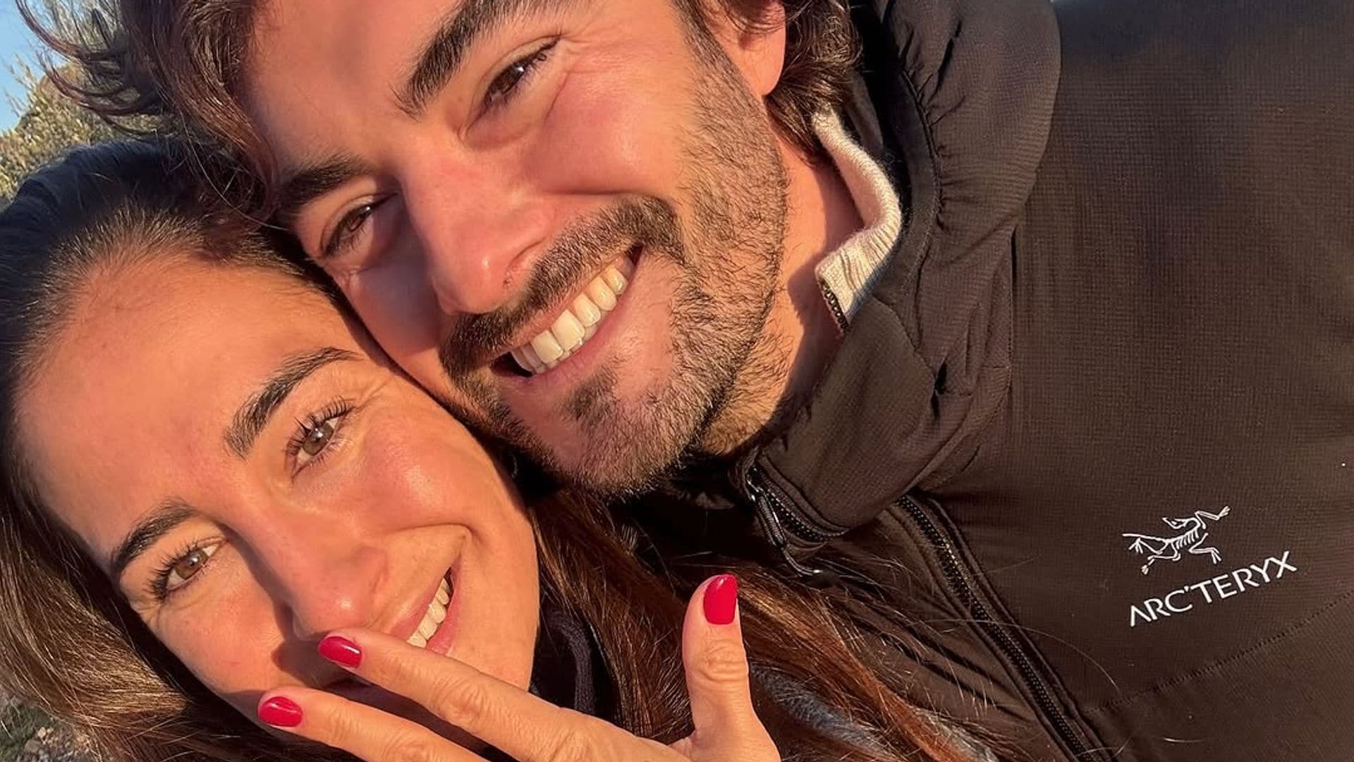 La 'influencer' Cocó Constans anuncia su compromiso y presume de anillo