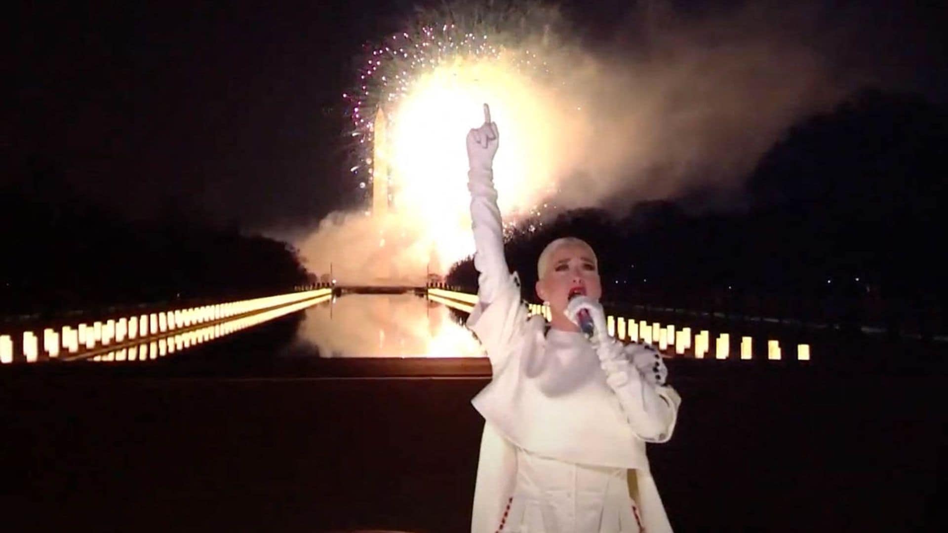 La espectacular actuación de Katy Perry con fuegos artificiales pone el broche de oro a la investidura de Joe Biden