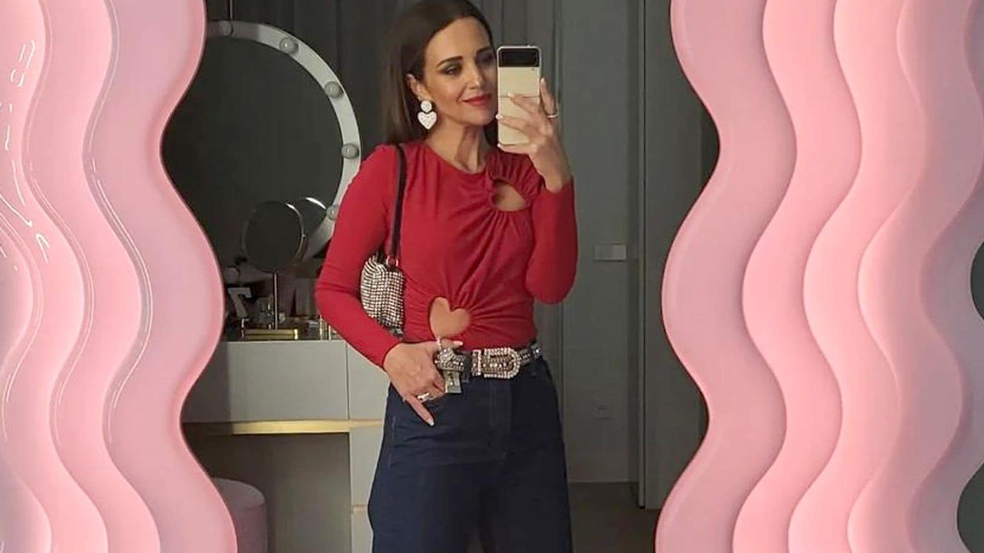 El look más romántico de Paula Echevarría con un body 'cut out' de Zara