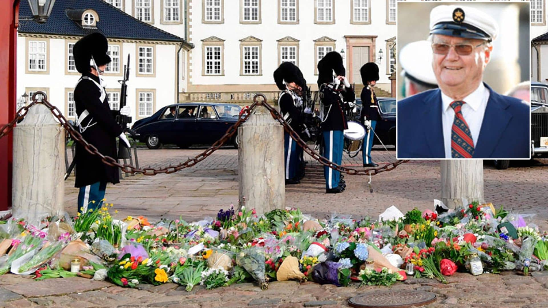 Las calles se llenan de flores, coronas y mensajes en homenaje a Henrik de Dinamarca