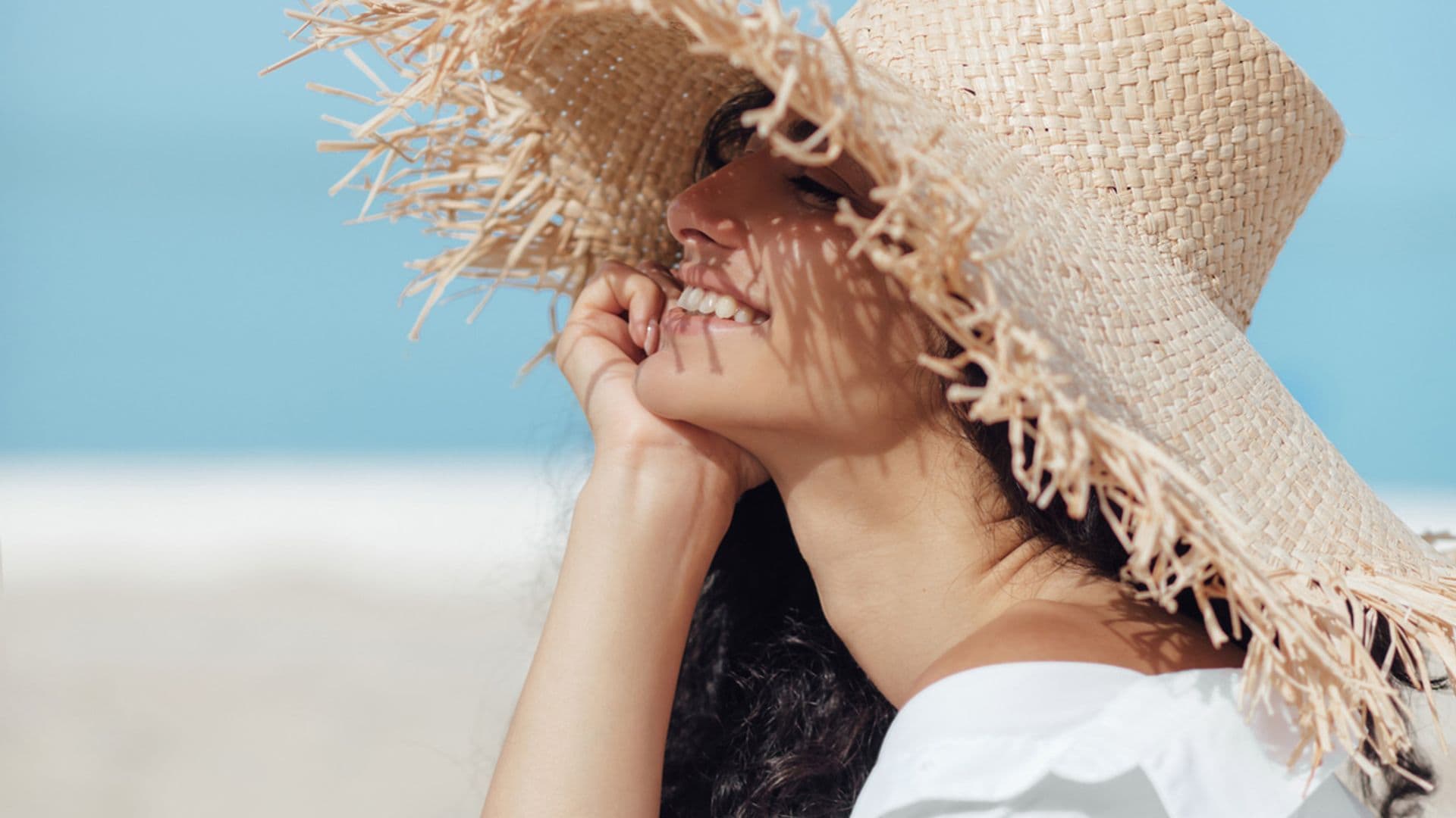 Cómo prevenir las manchas en la cara del sol con los consejos de una profesional