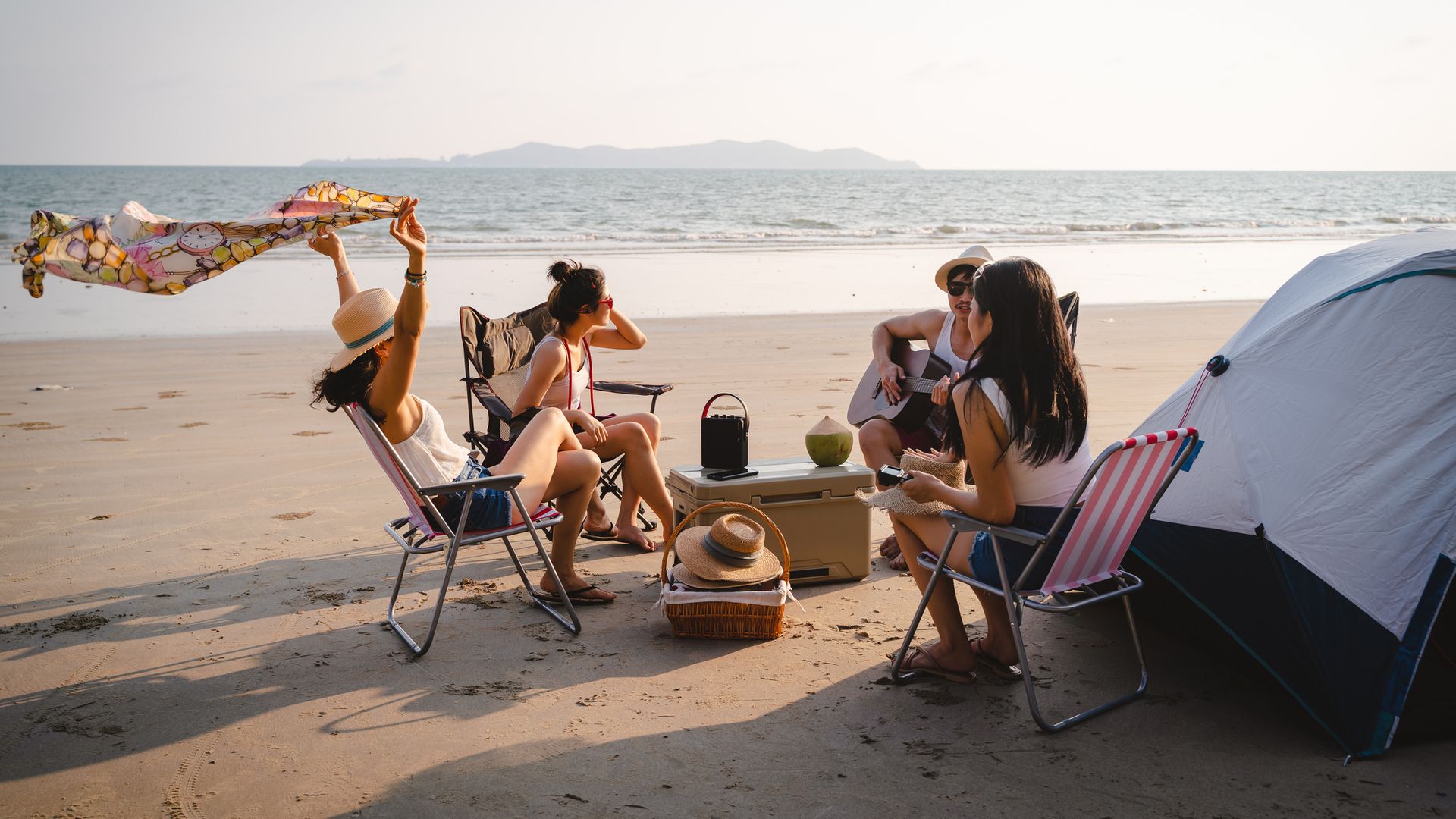 Esta es la silla de playa de Decathlon mejor valorada que hará que te relajes cómodamente en la arena