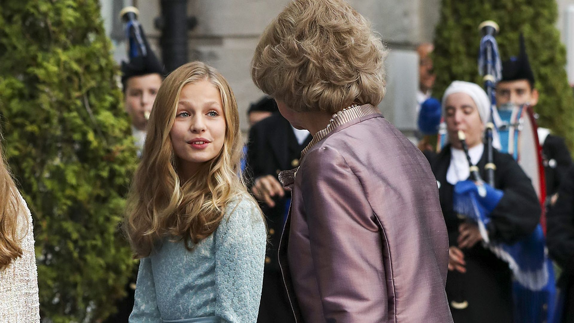 La reina Sofía y Paloma Rocasolano, dos orgullosas y emocionadas abuelas en los premios Princesa de Asturias