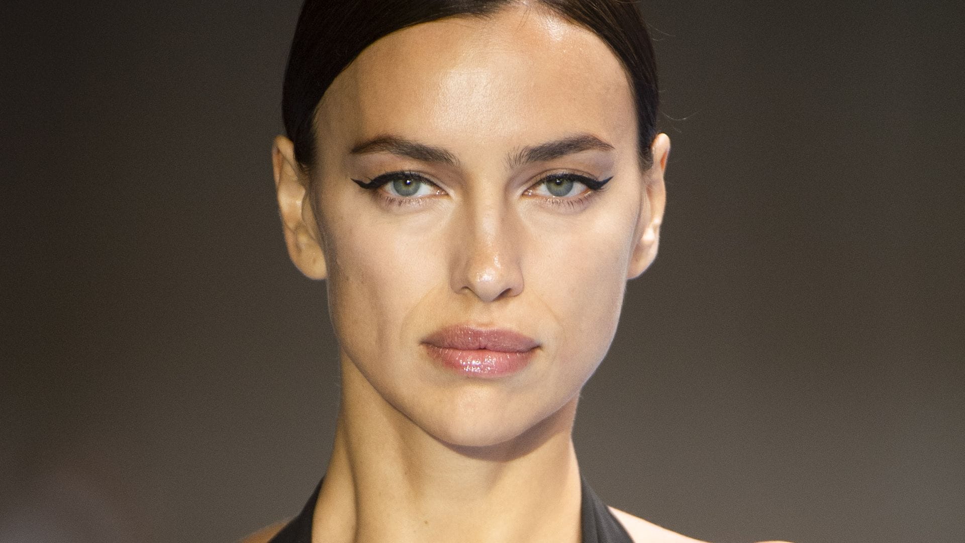 Irina Shayk deslumbra sobre la pasarela de Mowalola en London Fashion Week