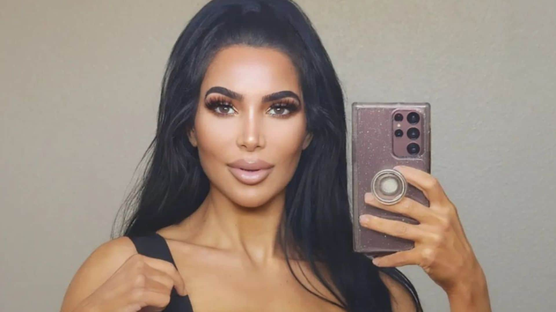 La doble de Kim Kardashian fallece a los 34 años tras una operación de cirugía estética