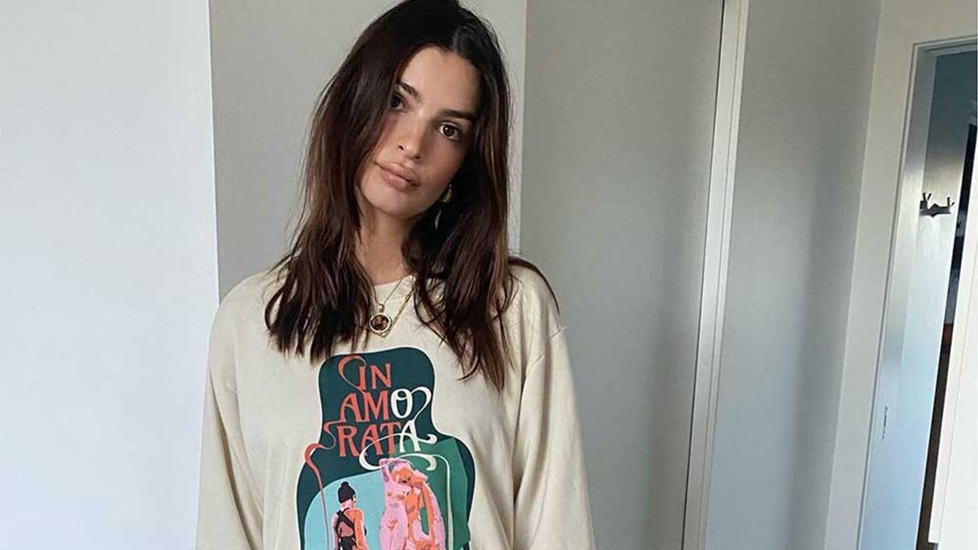 Da una segunda vida a tus 'leggings' de teletrabajo con el truco de estilo de Emily Ratajkowski