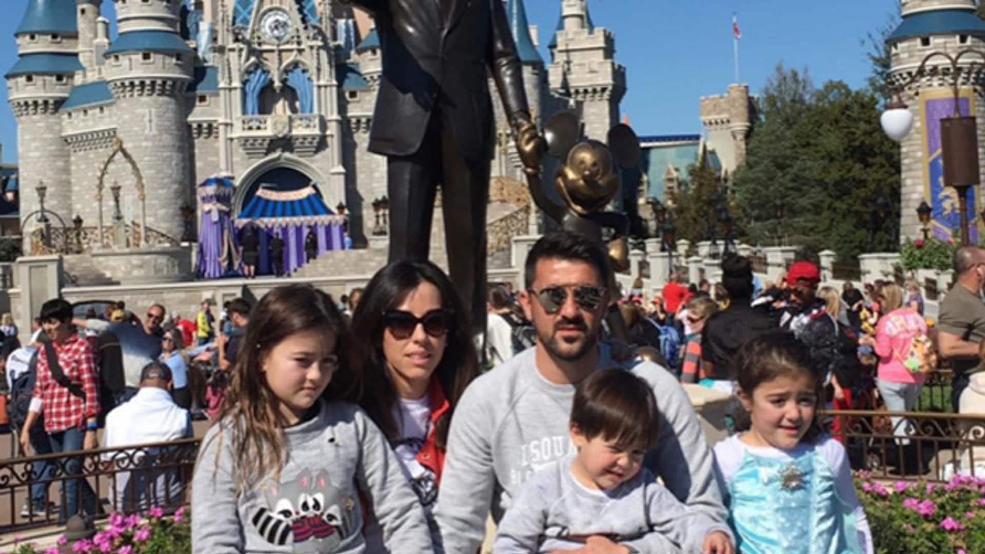 David Villa y su familia conocen a las princesas Disney