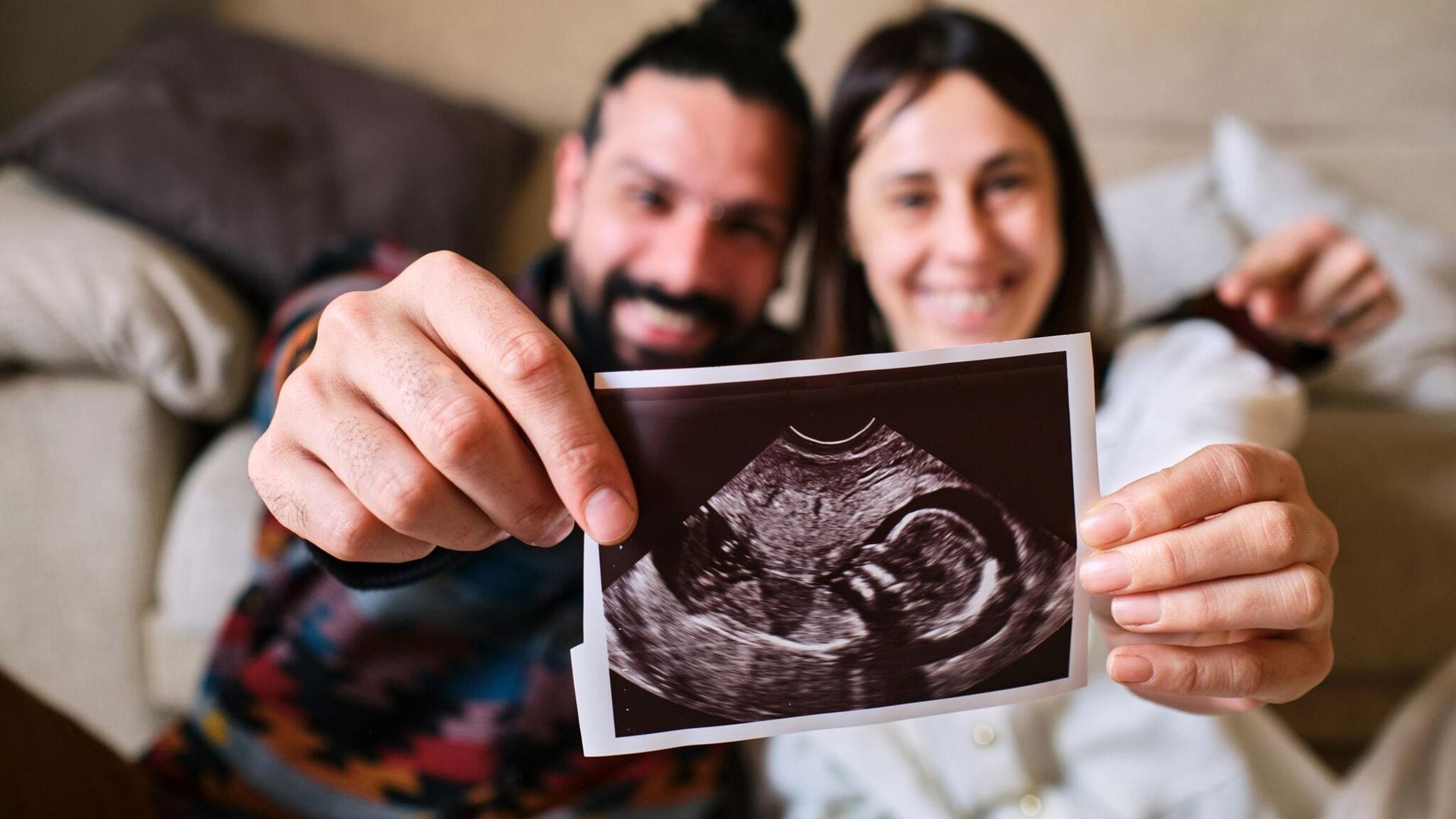 ¿Por qué muchas mujeres esperan hasta la semana 12 para anunciar su embarazo?