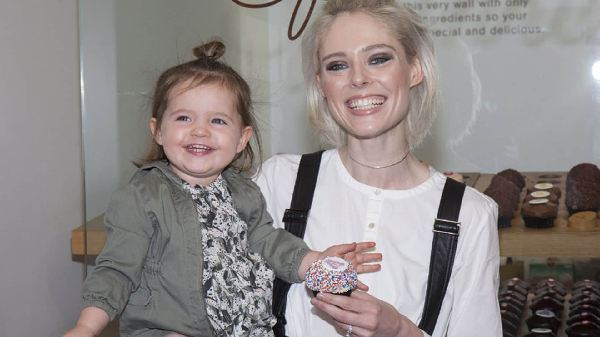 El divertido vídeo en el que Coco Rocha anuncia que está embarazada con la ayuda de su hija