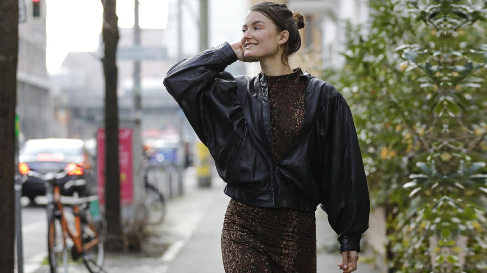 Vestidos de primavera que puedes estrenar ya (si los llevas con botas altas)