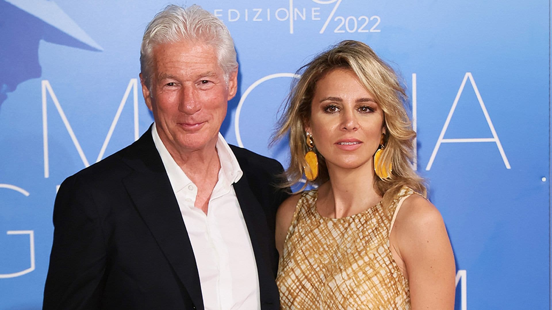 Alejandra Gere manda un mensaje tranquilizador tras la hospitalización de Richard Gere por neumonía