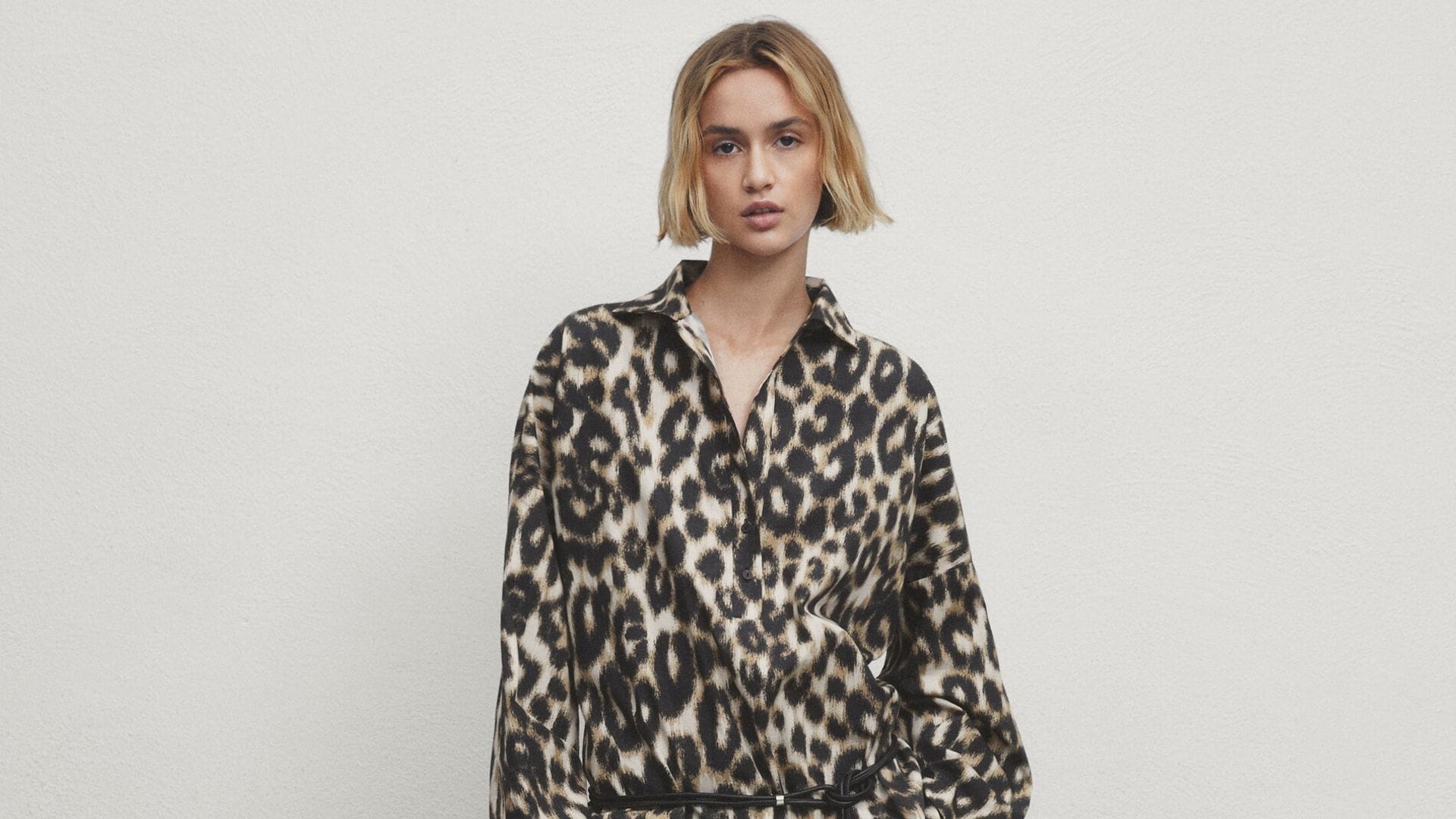 Hemos encontrado en las rebajas de Massimo Dutti la camisa de leopardo más estilosa por menos de 40€