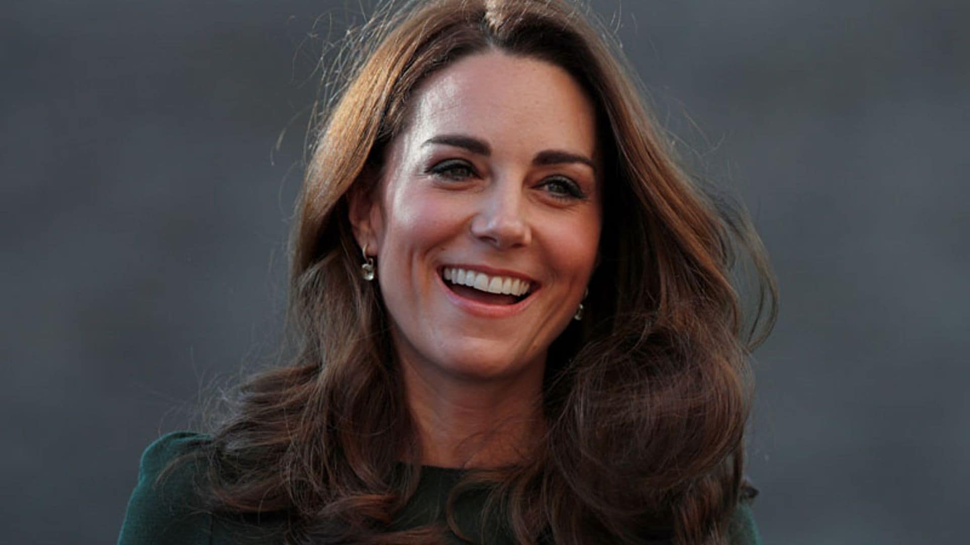 El accesorio con el que Kate Middleton lleva 5 años transformando sus looks