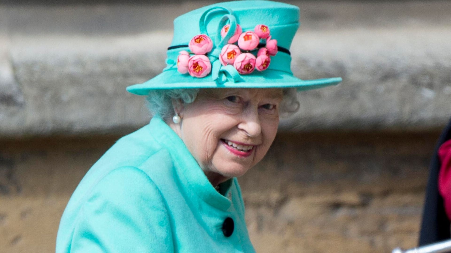 queen elizabeth to miss easter sunday service