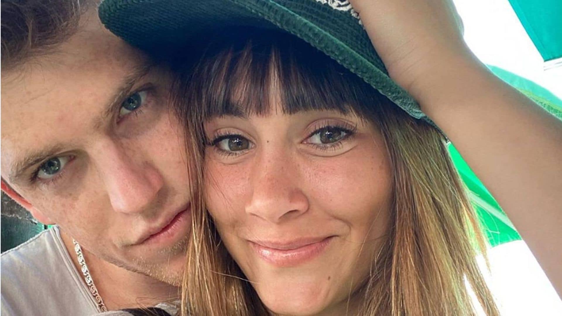 'Selfies' y filtros: la divertida sesión de Aitana y Miguel Bernardeau en Lanzarote