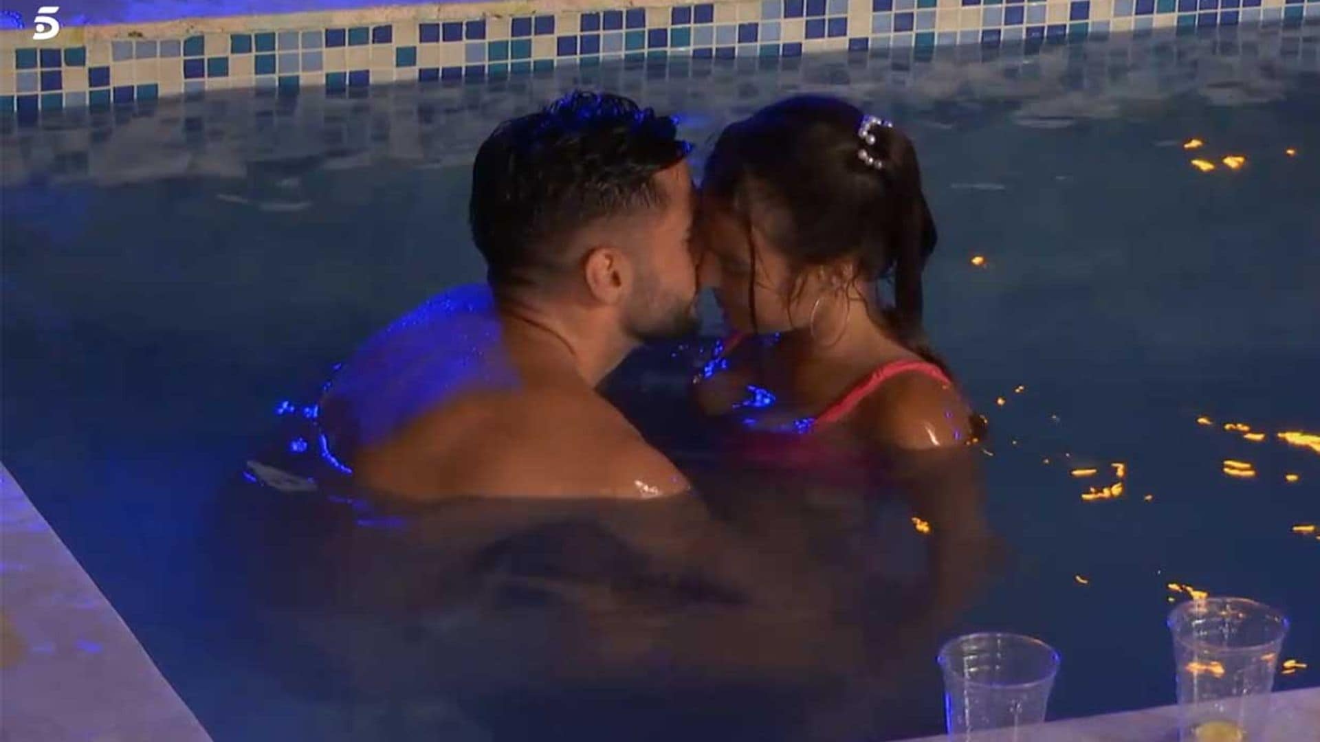 El beso de Marta y Dani y su primera noche juntos en 'La isla de las tentaciones'