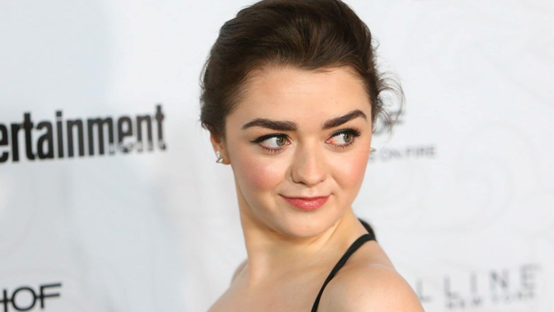 Guía de maquillaje: Así potencia sus pómulos  Maisie Williams