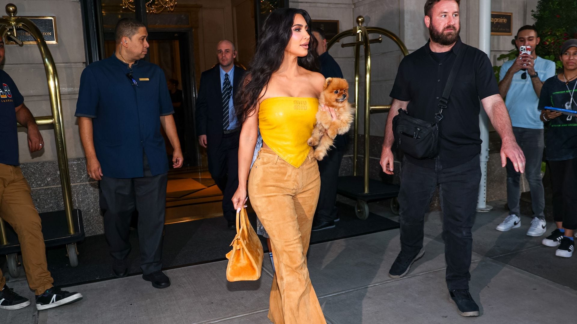 Kim Kardashian sale a cenar con North West en los pantalones favoritos para otoño 2024