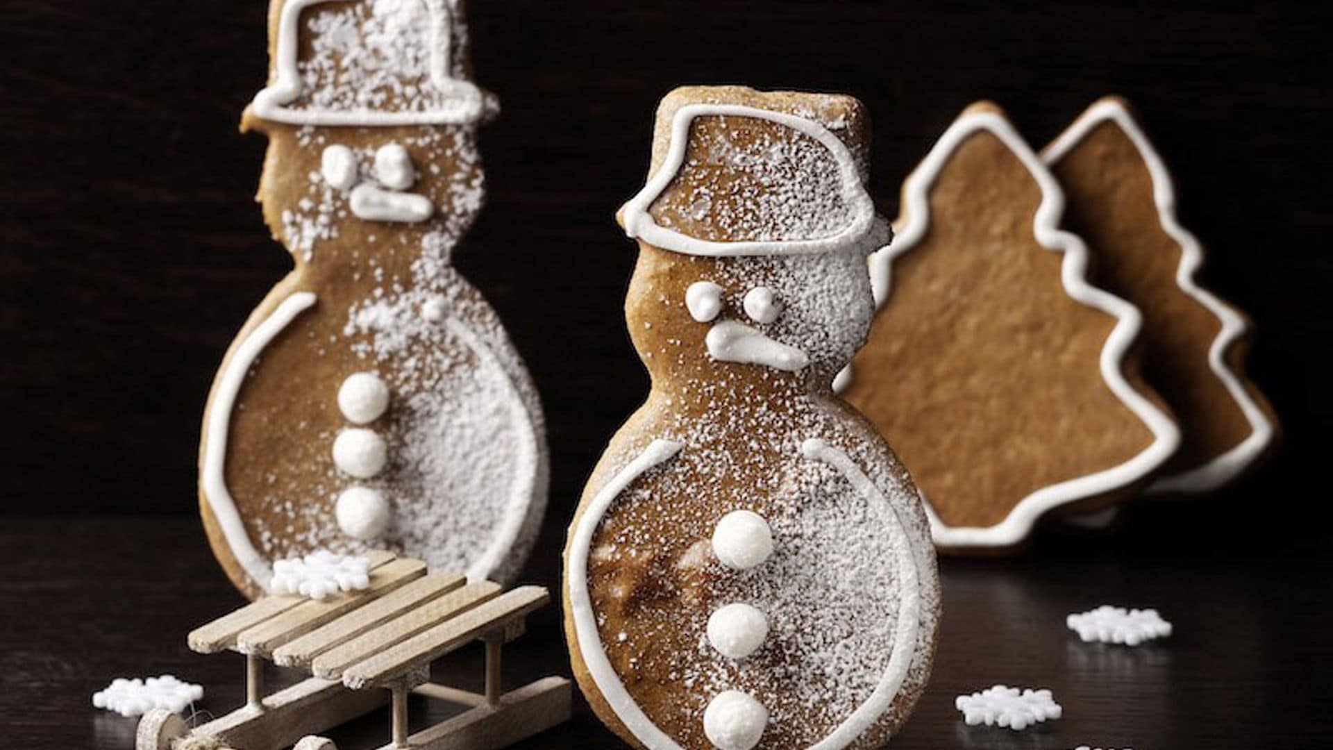 Muñecos de nieve y árboles de Navidad de jengibre