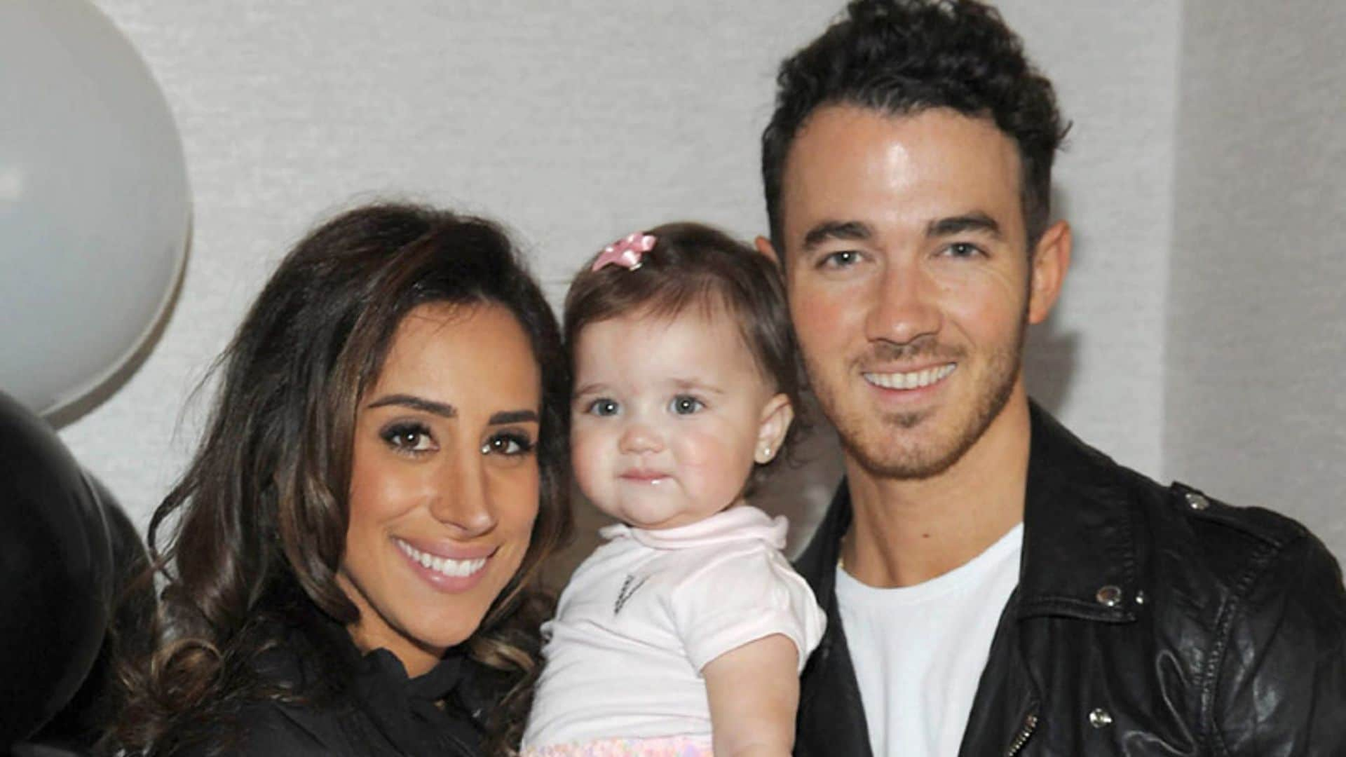 Kevin Jonas, todo un padrazo, en el primer cumpleaños de su hija Valentina